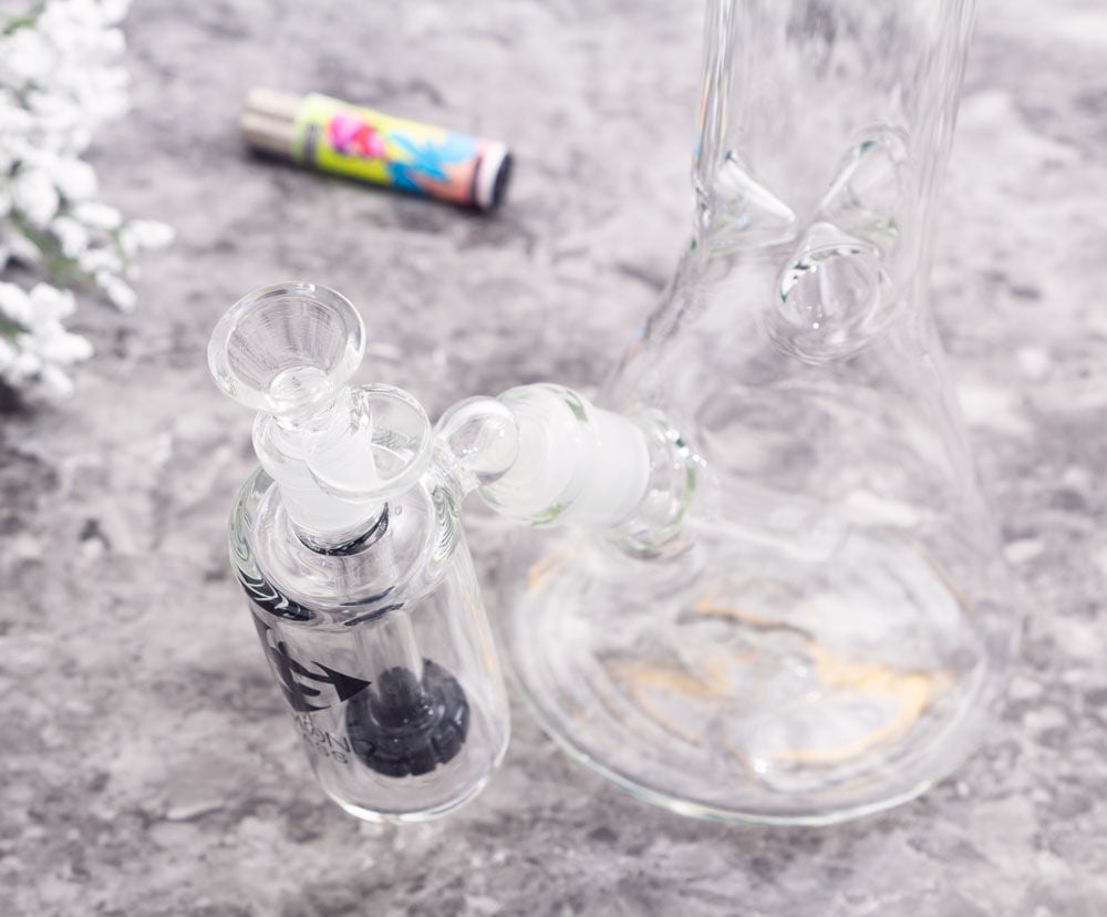 How To Keep Your Bongs and Pipes Sparkling Clean After Each